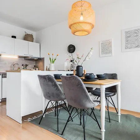 Helles Apartment Mit Balkon & Highs